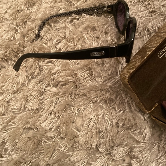 Vintage coach sunglasses 😎 - Picture 2 of 3